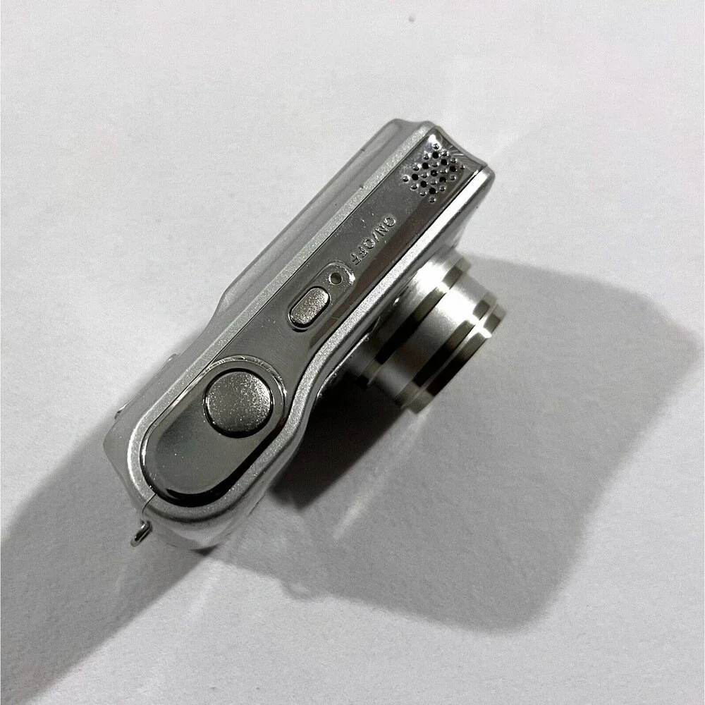 Nikon Coolpix L3 5.1MP Digital Camera 3x Optical Zoom PARTS REPAIR TURNS ON